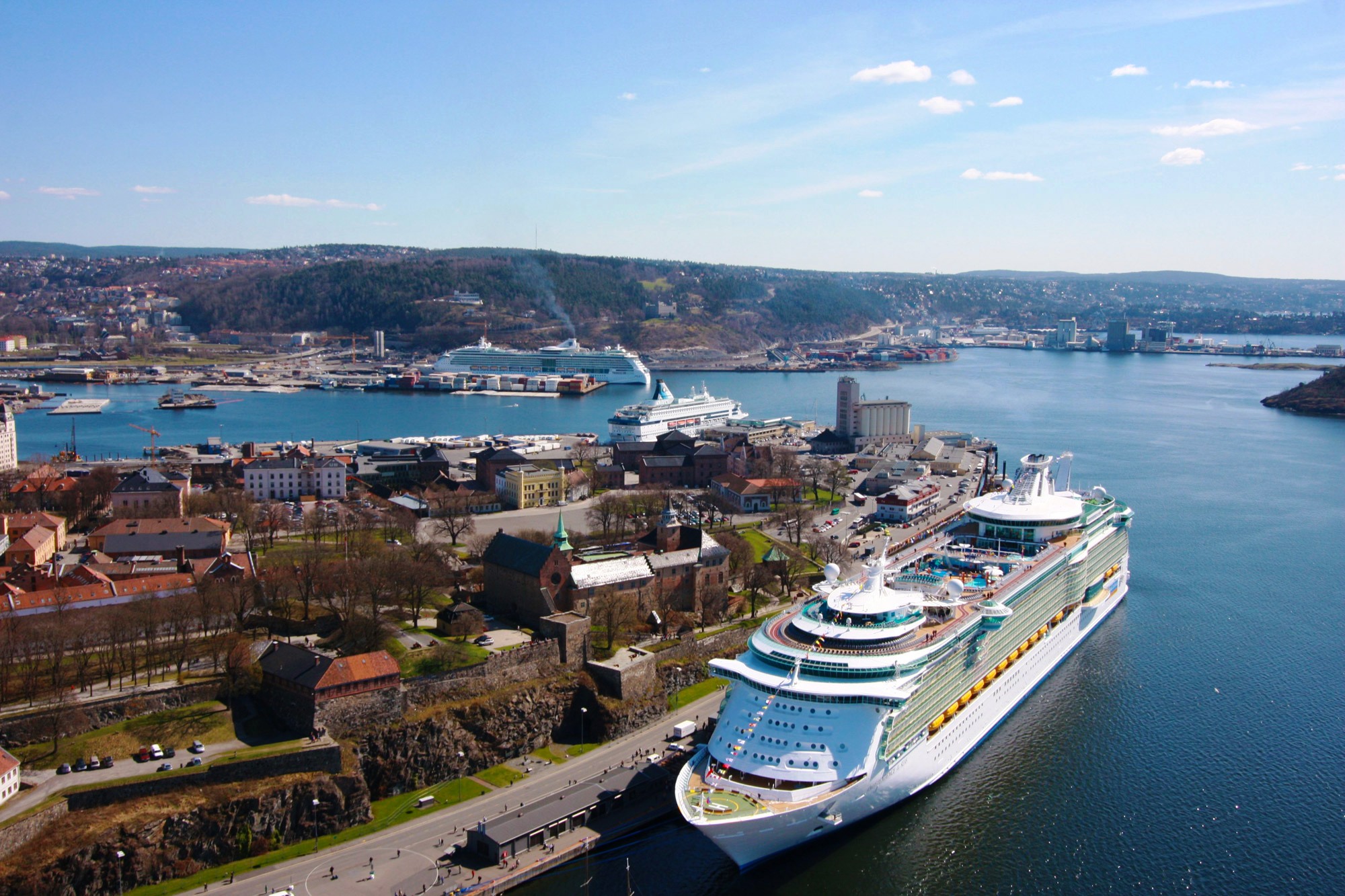Что такое осло. Норвегия Осло. Морской порт Осло. Грузовой порт Осло. Осло-Фьорд Осло.
